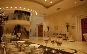 Golden Crown Hotel